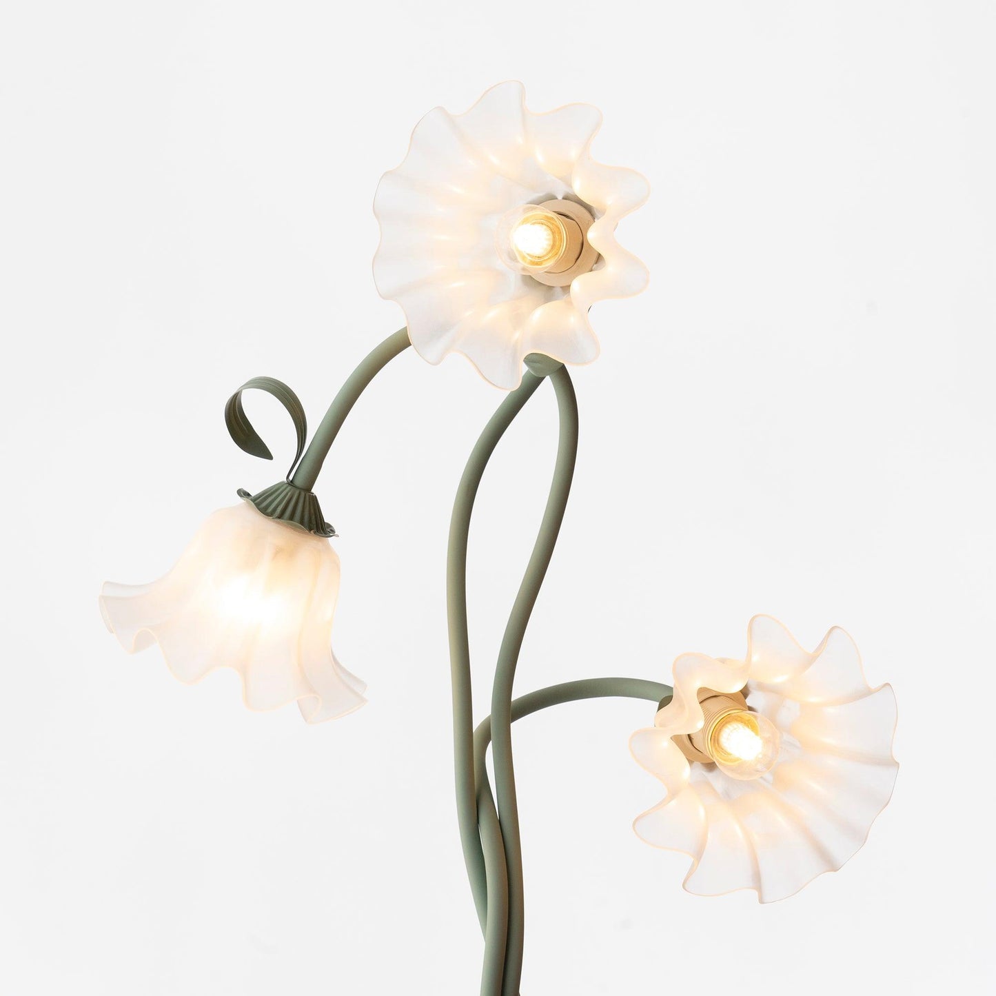 Flot Gulvlampe med Blomstrede Glas og Varm LED-belysning