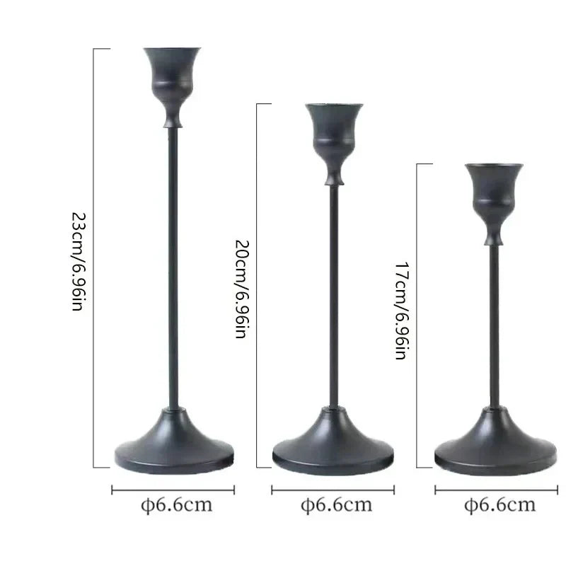 Elegante Guld Lysestager i Metal til Borddekoration