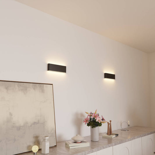 Elegant LED-vägglampa med mjukt ljus för minimalistisk inredning
