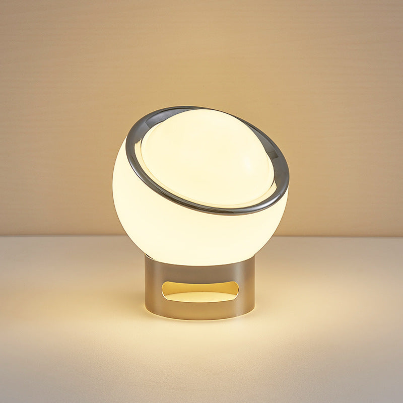 Elegant glasbordslampa med energibesparande LED-ljus