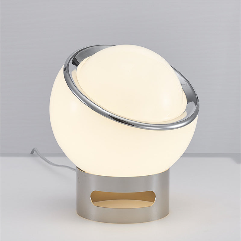 Elegant glasbordslampa med energibesparande LED-ljus