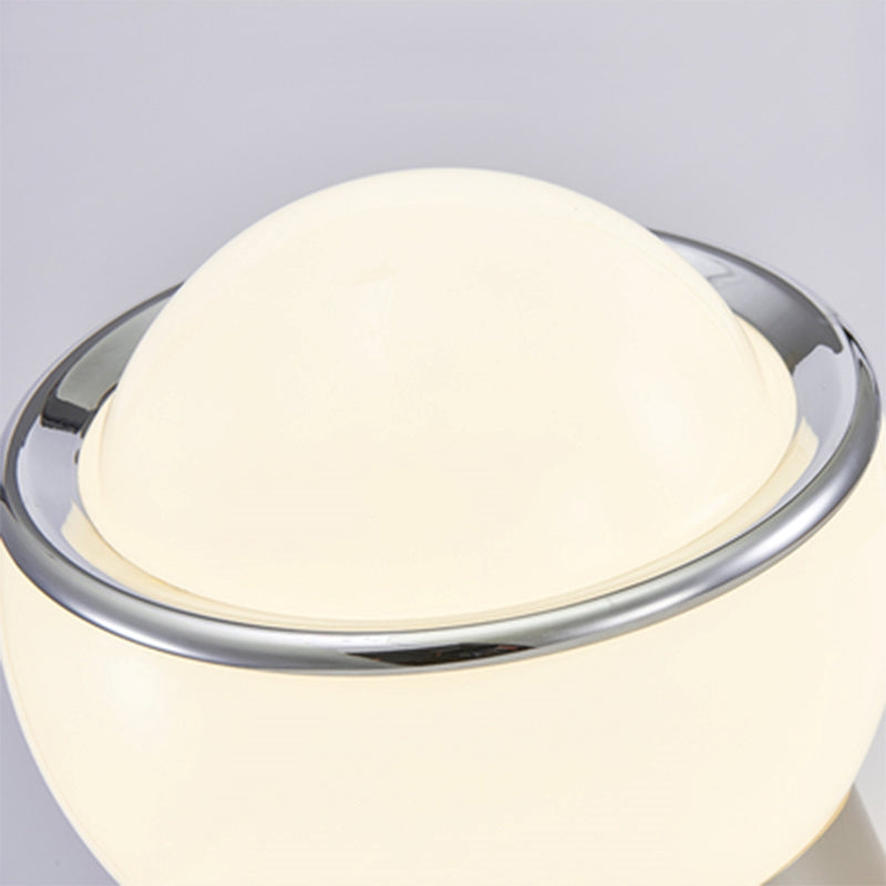 Elegant glasbordslampa med energibesparande LED-ljus
