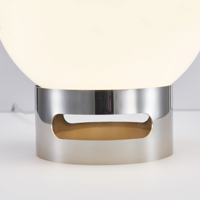Elegant glasbordslampa med energibesparande LED-ljus