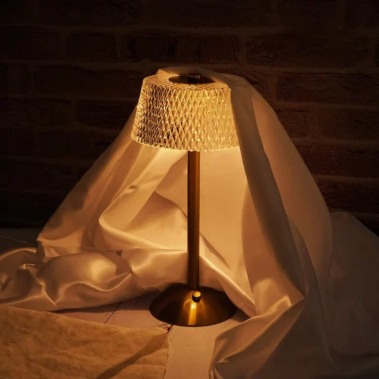 Krystallampe med USB-opladning og elegant design