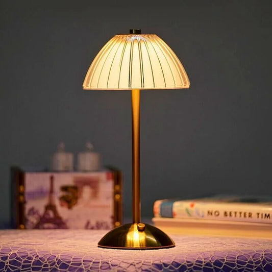 Krystallampe med USB-opladning og elegant design