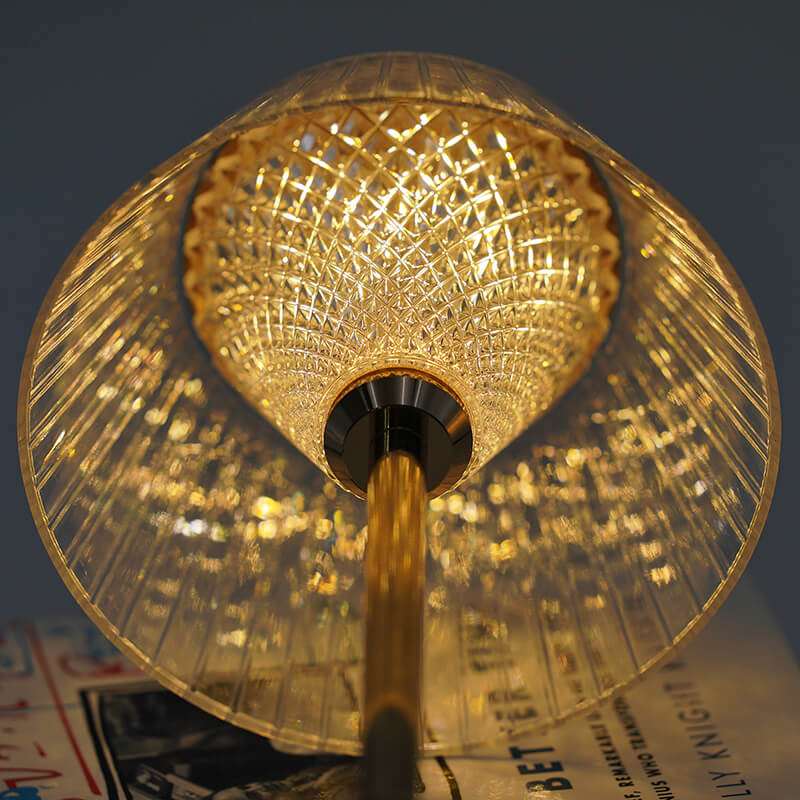 Krystallampe med USB-opladning og elegant design