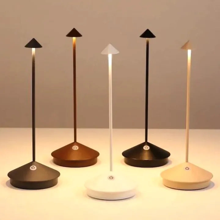 Dæmpbar LED Bordlampe – Vandtæt Elegance til Indendørs & Udendørs