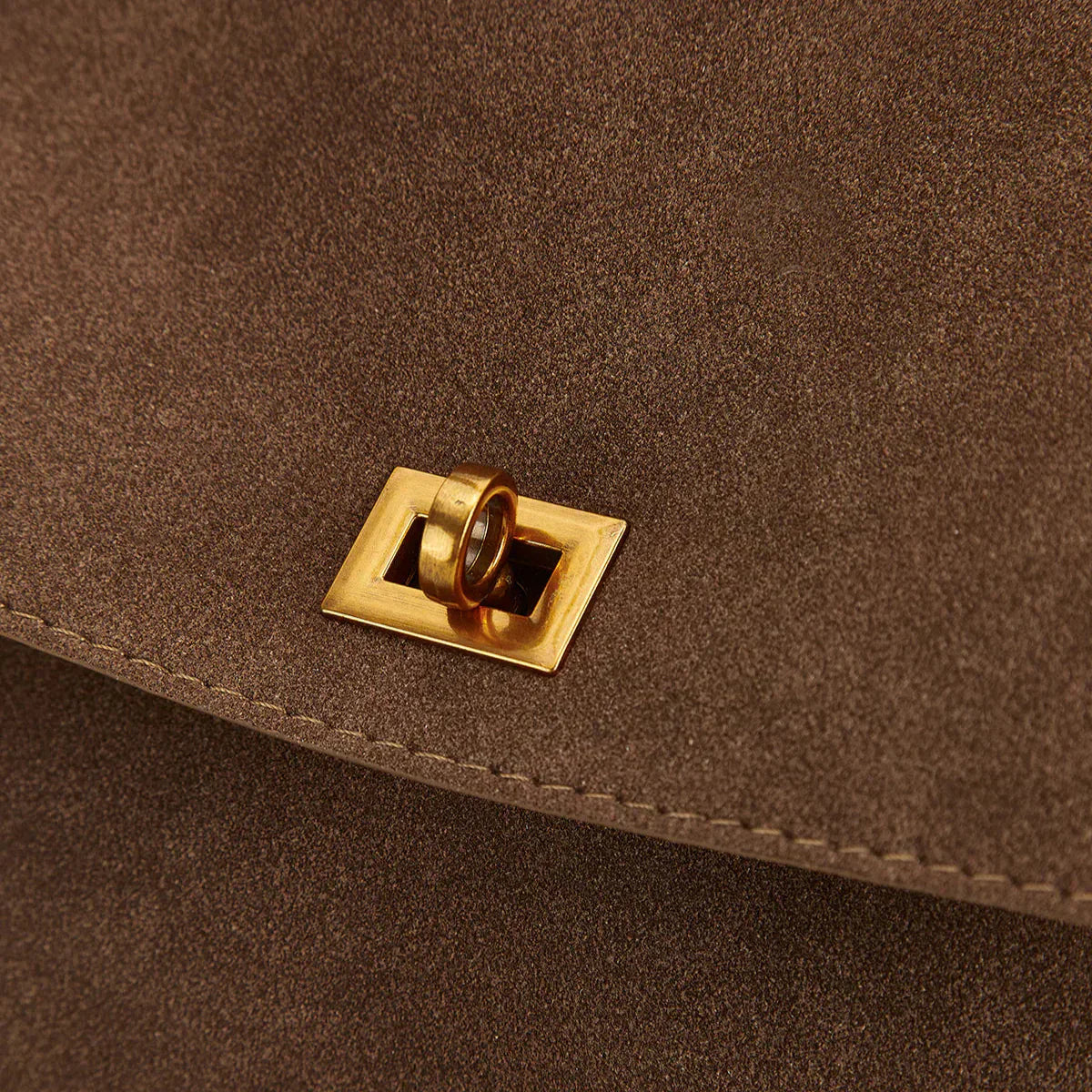 Elegant axelväska i lyxig mikrofiber med veganska detaljer