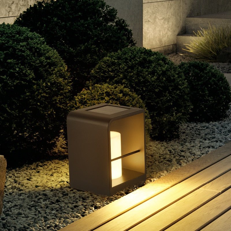 Solcells-LED Trädgårdslampa – Vattentät och Elegant Belysning