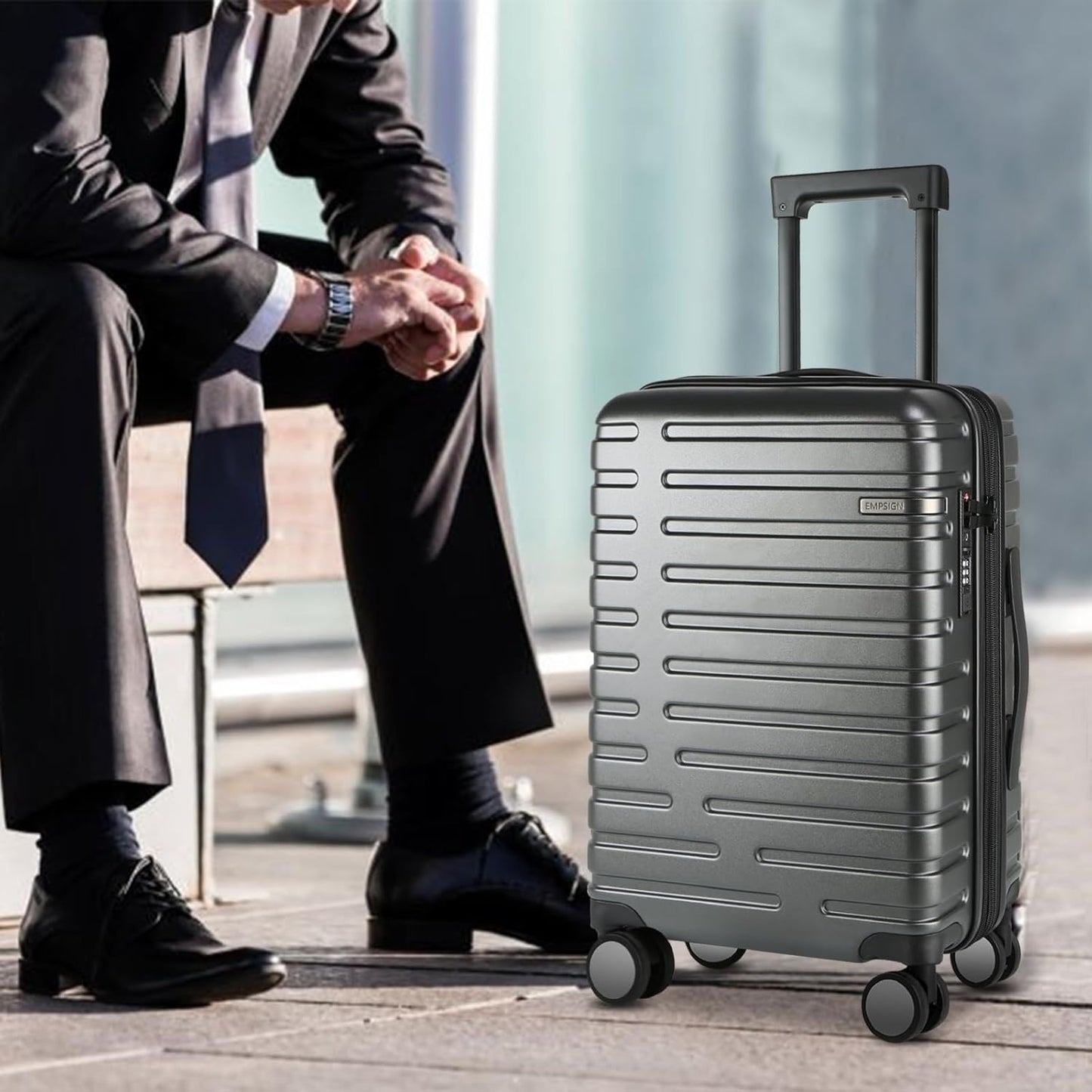 Udvidelig hård suitcase med 360° hjul og TSA-lås
