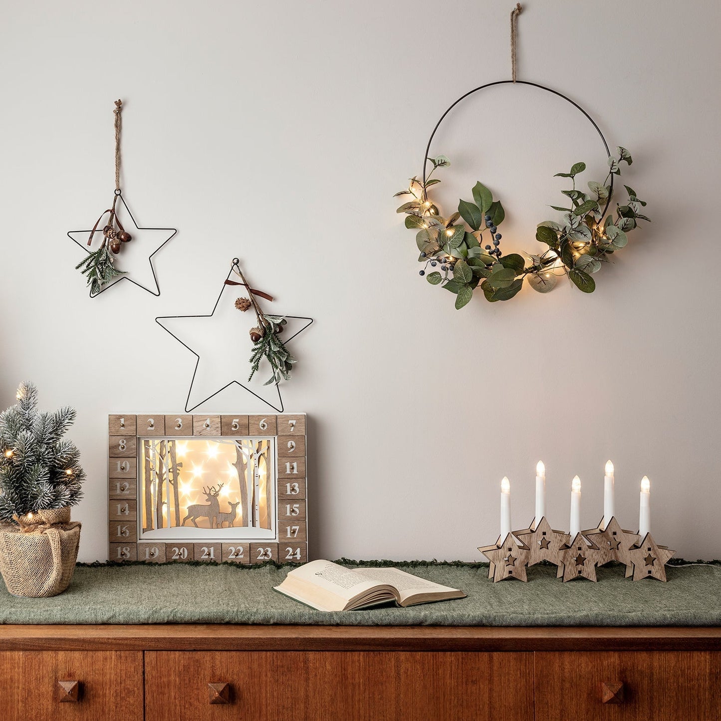 Julekrans med LED Lys og Eucalyptus - Naturlig Skønhed