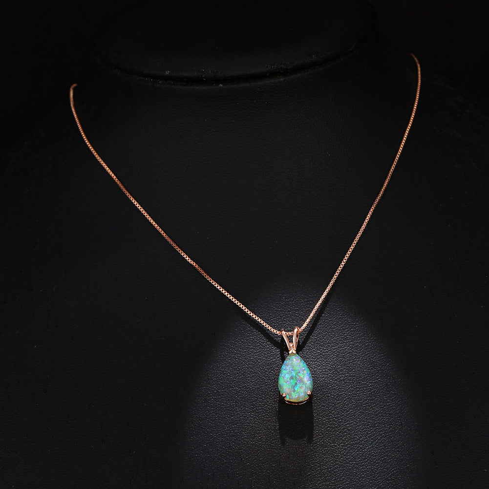Minimalistiskt Halsband med Opalhänge – Selina