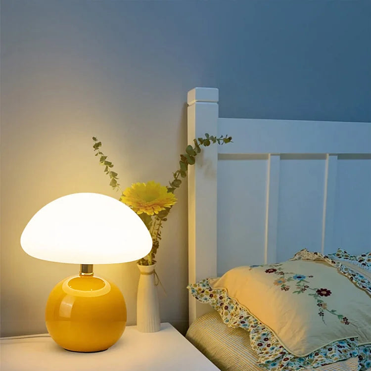 Elegant Svampeformet Lampe med Justerbar Belysning