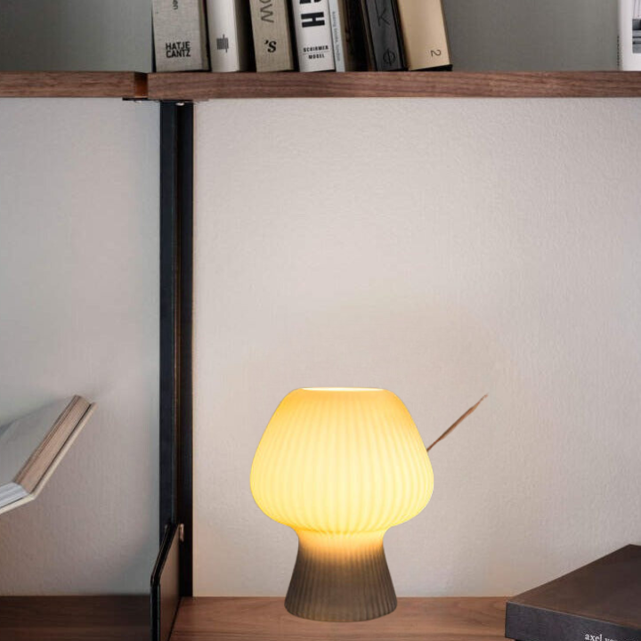 Vintage Bordlampe med Hyggebelysning og Klassisk Design