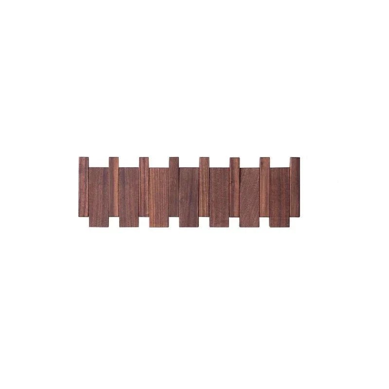 Elegant væghylde i massivt træ med foldbare kroge