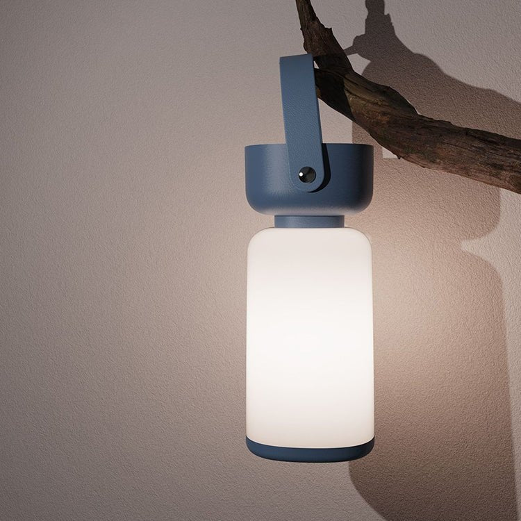 Bärbar LED-lampa i modern design - Vattentät och stilren
