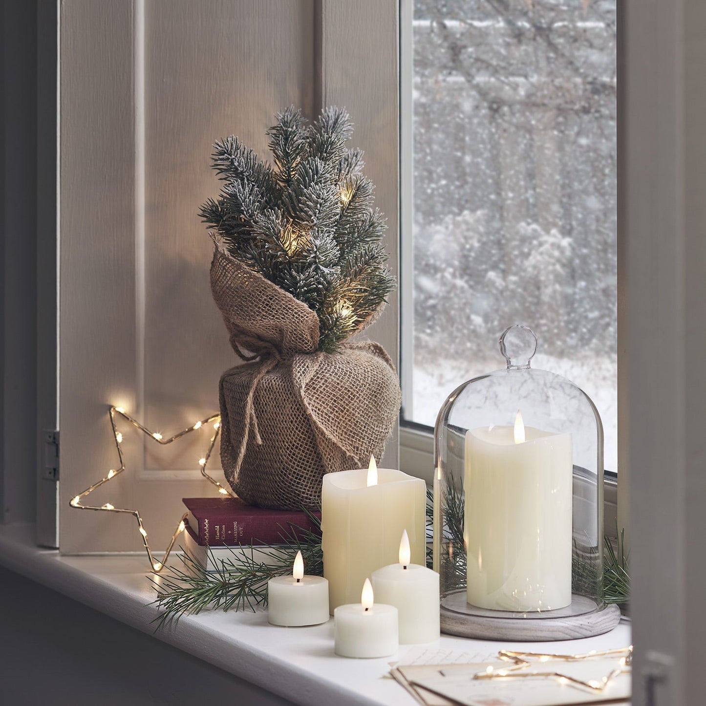 Mini Juletræ med Frostet Look og Varme LED Lys