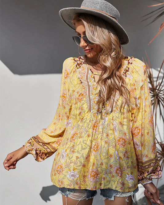 Vibrerende Boho-Bluse med Blomsterprint og Lange Ærmer