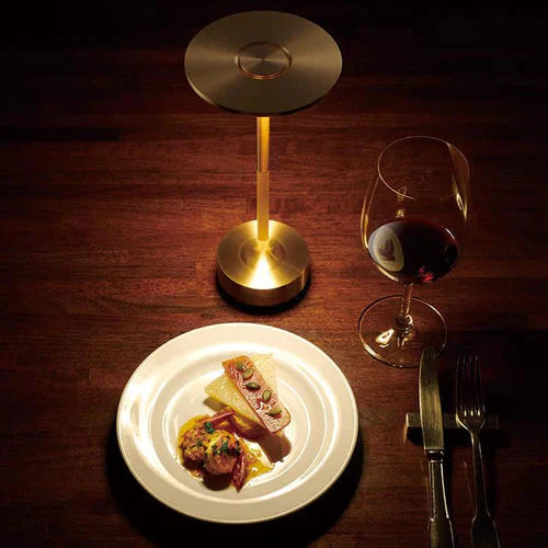 Trådløs LED Bordlampe i Guld - Stilfuld og Justerbar Belysning