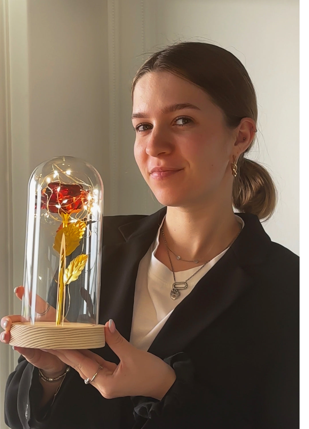 Eternelle Blomst i Elegant Glaskuppel med LED Belysning