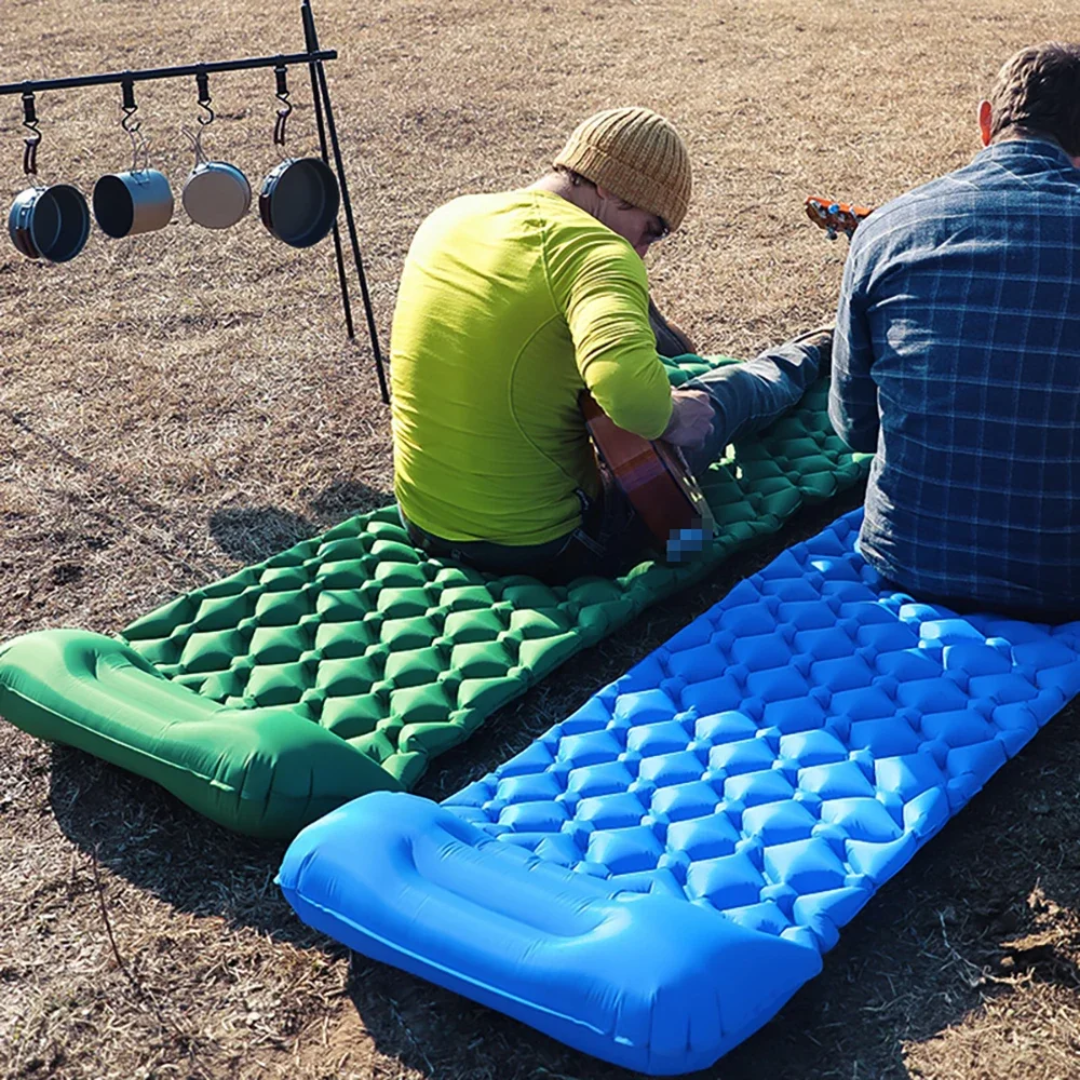 Sovkomfort för camping: Uppblåsbar madrass med inbyggd pump
