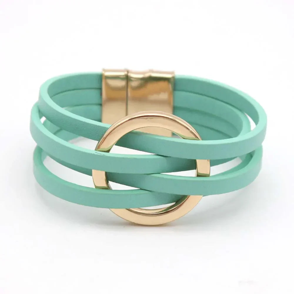 Elegant läderarmband med skiktad design