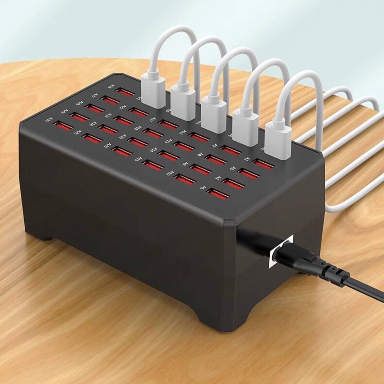 Effektiv USB-laddningsstation med 30 portar för flera enheter