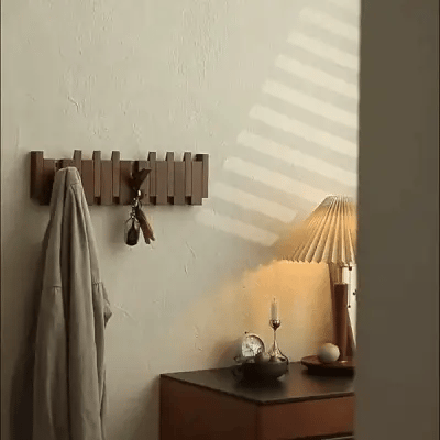 Musikalsk Stumtjener i Træ med Klaverdesign
