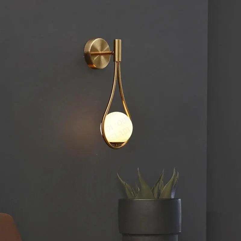 Elegant Væglampe i Metal – Moderne og Minimalistisk Design