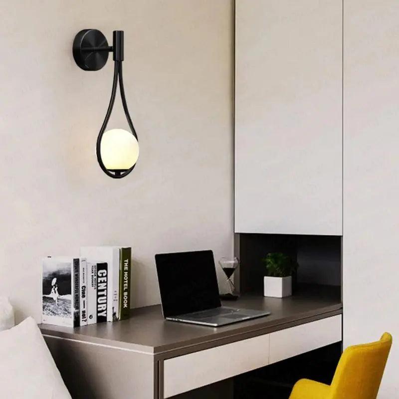 Elegant Væglampe i Metal – Moderne og Minimalistisk Design