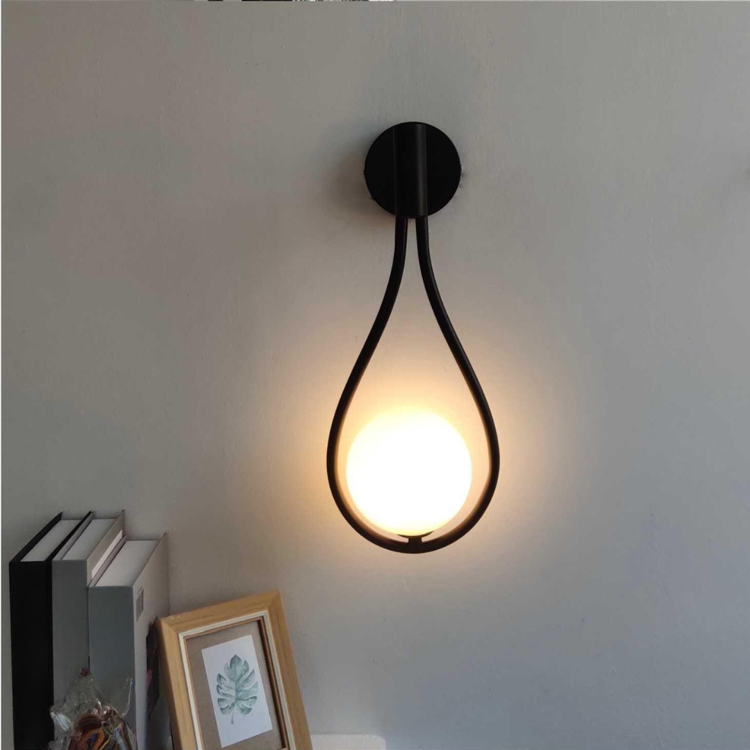 Elegant Væglampe i Metal – Moderne og Minimalistisk Design