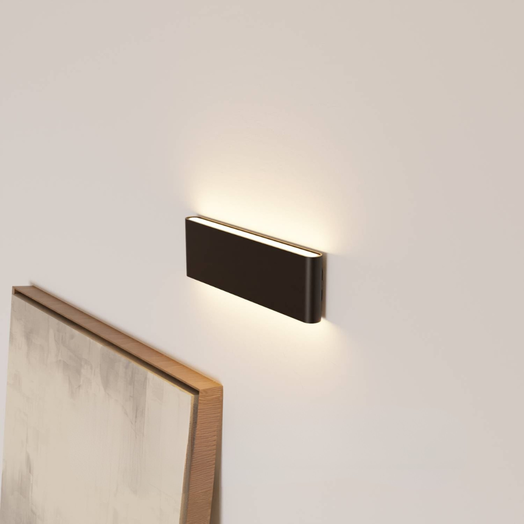 Elegant LED-vägglampa med mjukt ljus för minimalistisk inredning