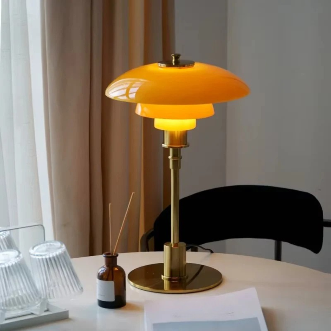 Elegant Natlampe med Glas Skærm og Justerbar Lysstyrke
