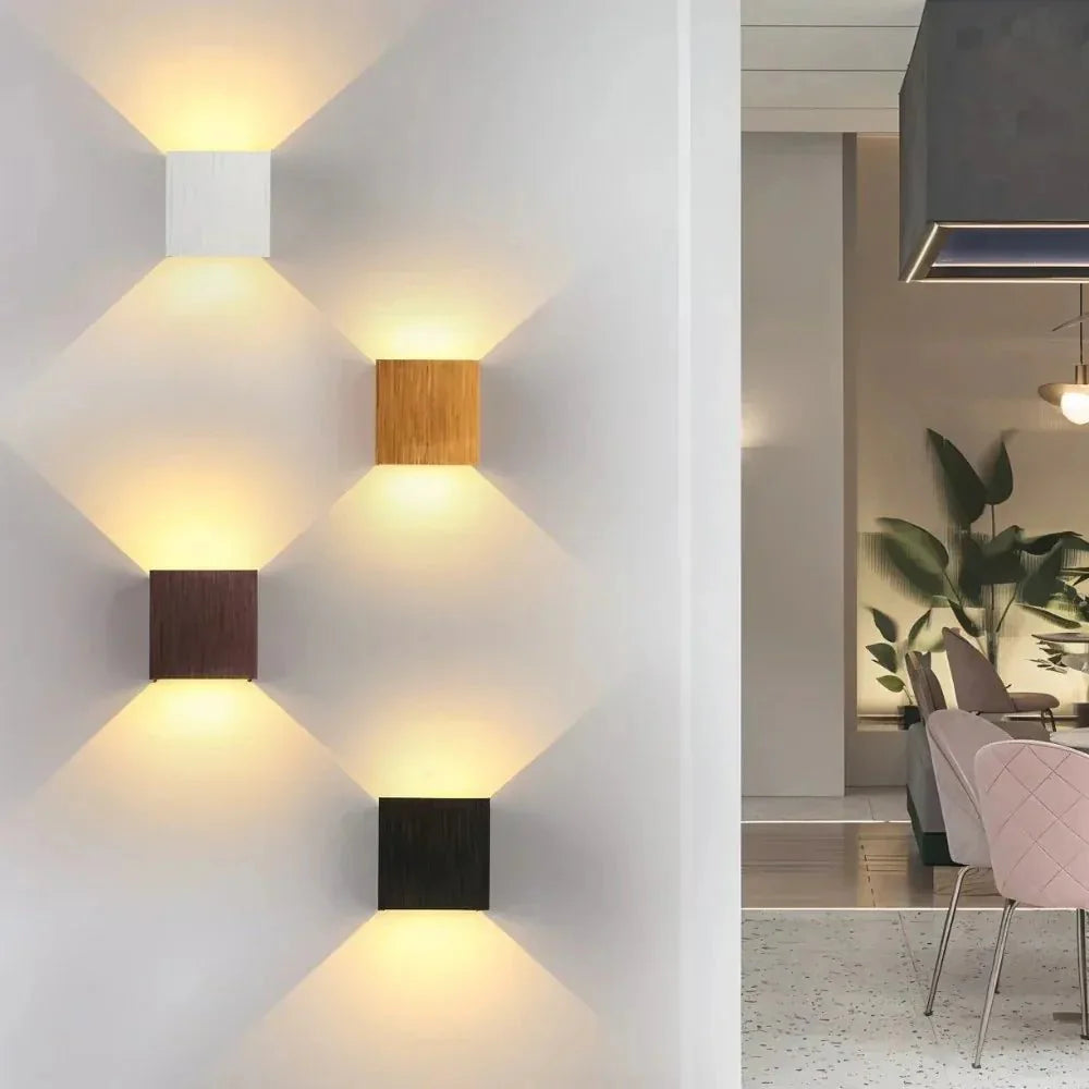 Elegant Vägglampa i Minimalistisk Design med Justerbar Belysning
