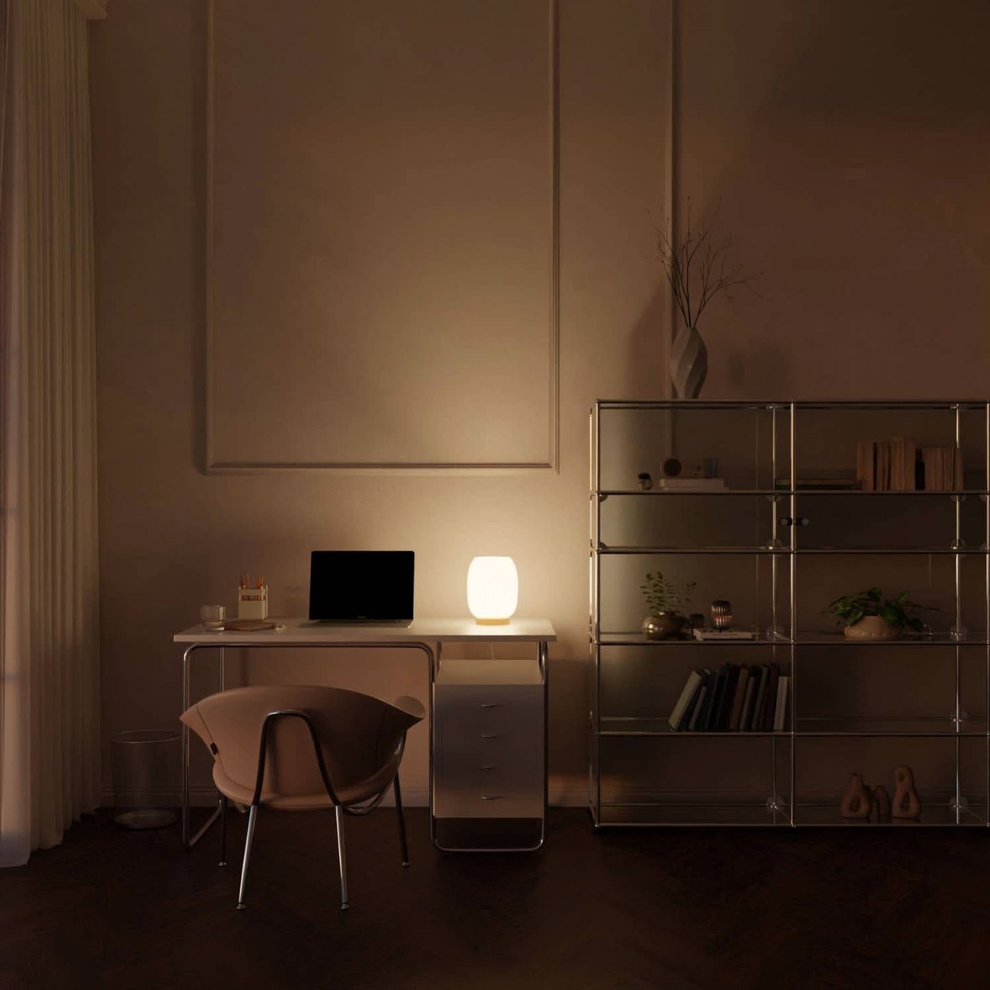 Elegant Natlampe i Rillet Keramik med Træbase