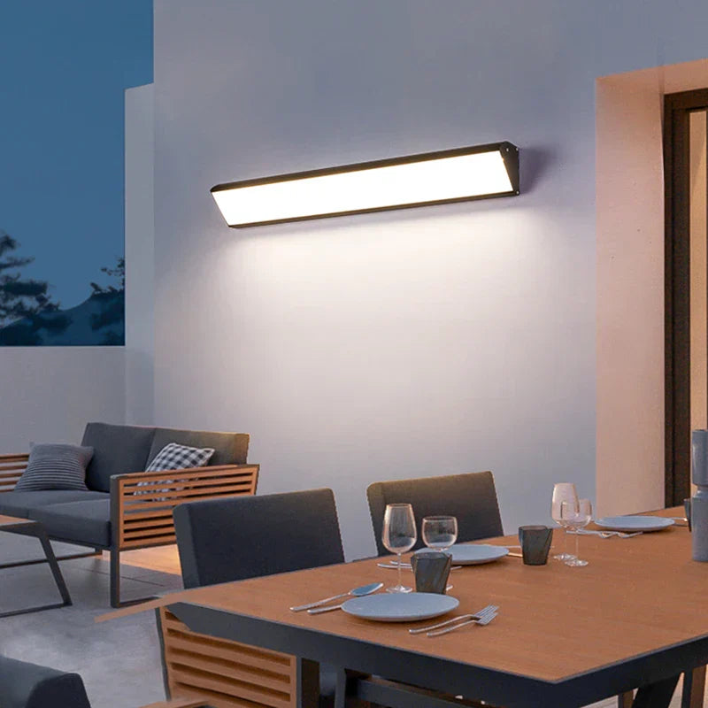 Vandtæt Udendørs LED Væglampe med Moderne Design
