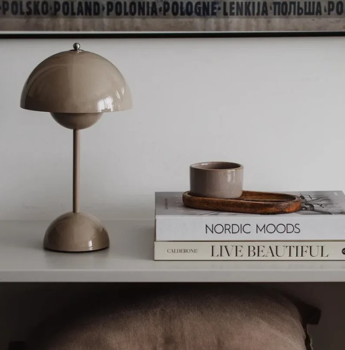 Moderne Natlampe med Berøringskontrol og Justerbar LED