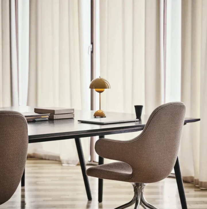 Moderne Natlampe med Berøringskontrol og Justerbar LED