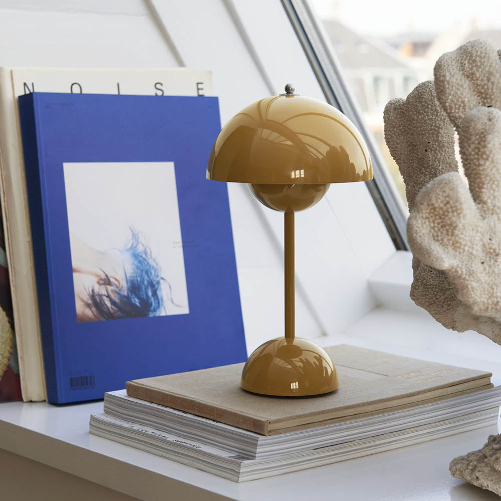 Trådløs Sengelampe med LED – Stilrent Design og Blødt Lys