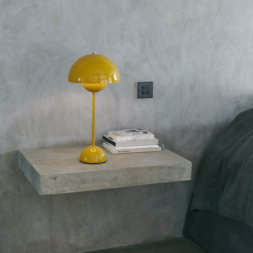 Elegant LED Bordlampe med Blomsterpotte Design
