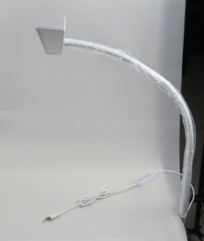 Justerbar LED Bordlampe med Dobbelt Hoved og Effektiv Belysning