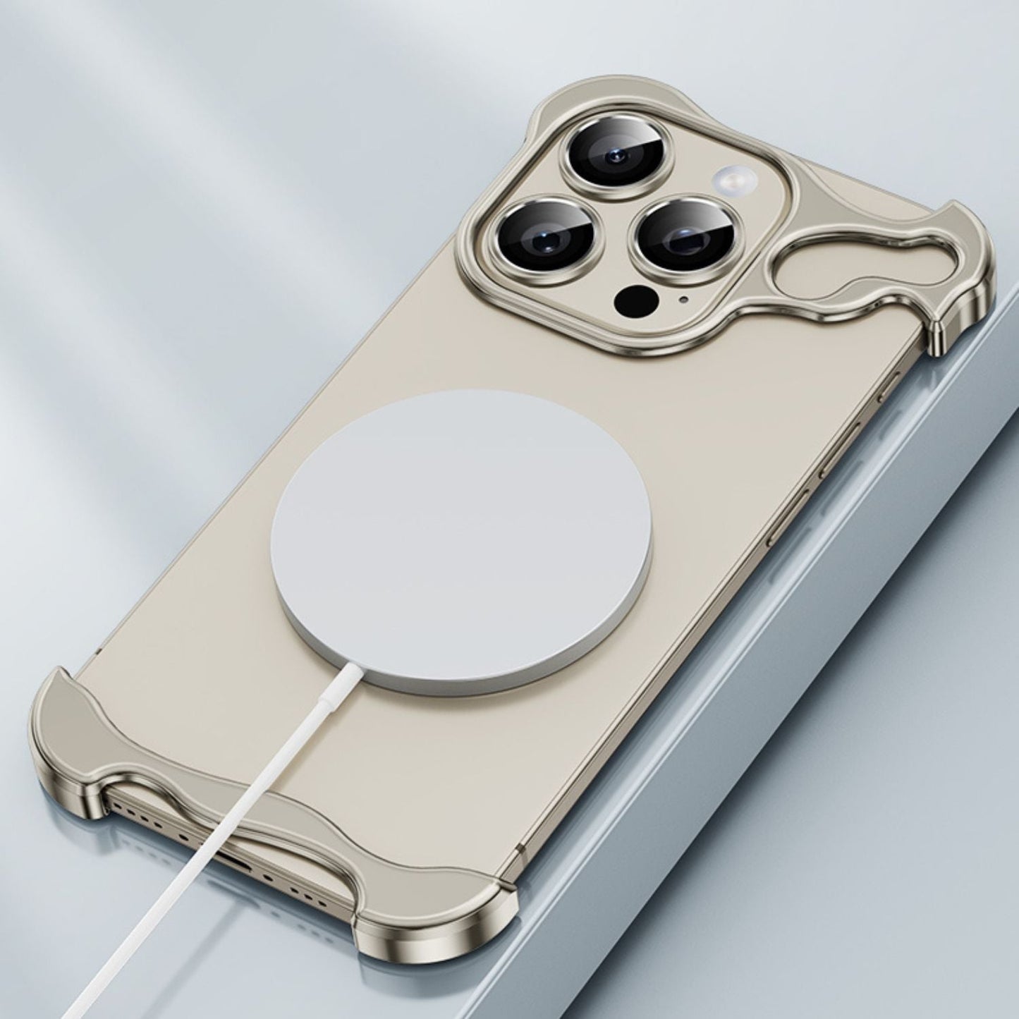 Minimalistisk stødabsorberende iPhone-cover med aluminiumsramme