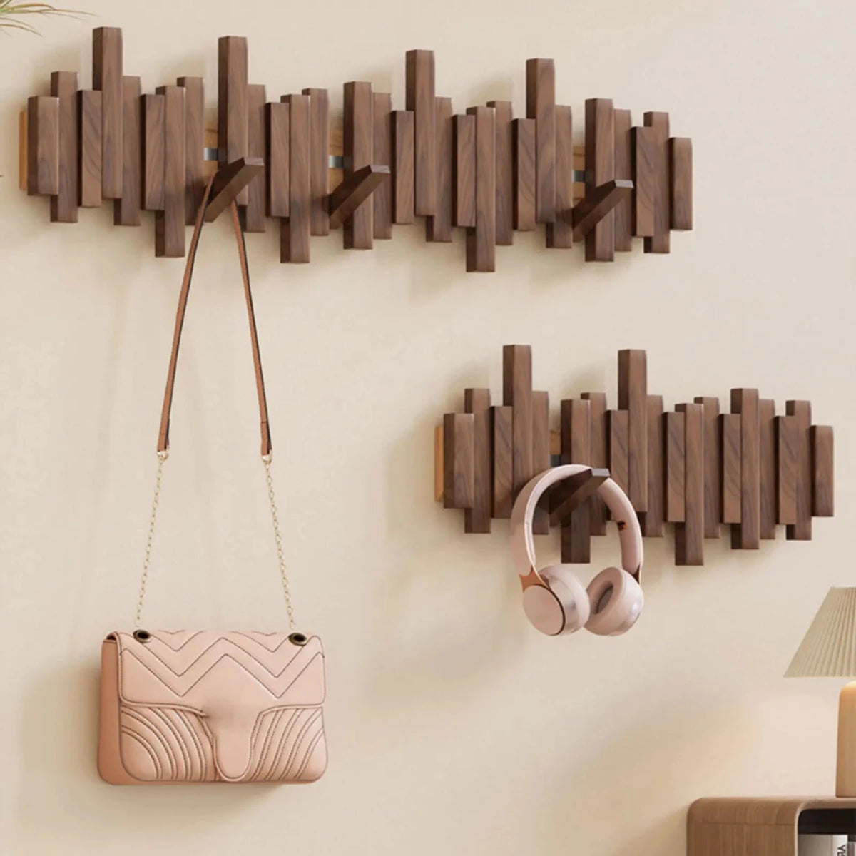 Musikalsk Garderobe - Valnød/Fyrretræ - Elegant Design