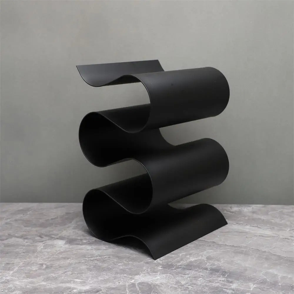 Elegant vinställ i metall med platsbesparande S-design