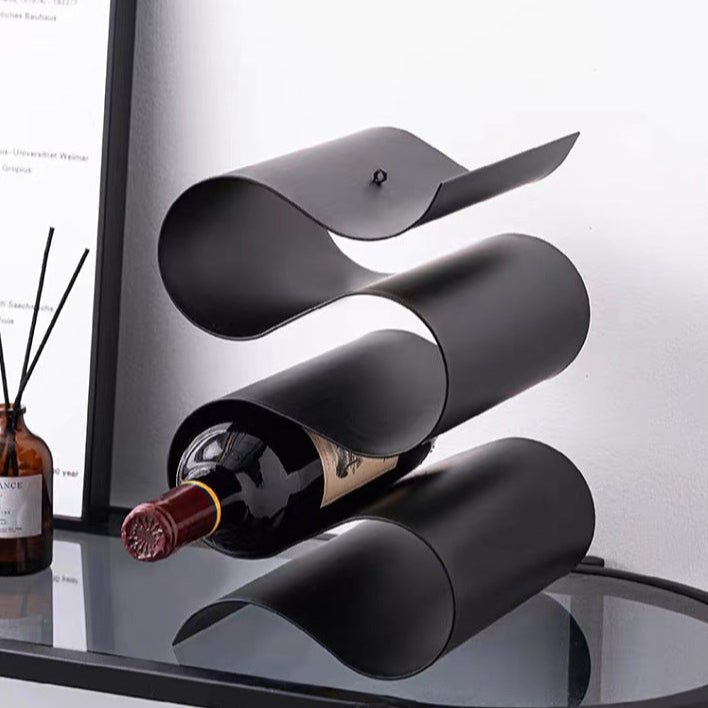 Elegant vinställ i metall med platsbesparande S-design