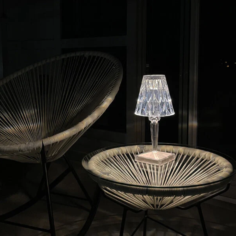 Dekorativ modern bordslampa i kristall med varmvitt ljus E27