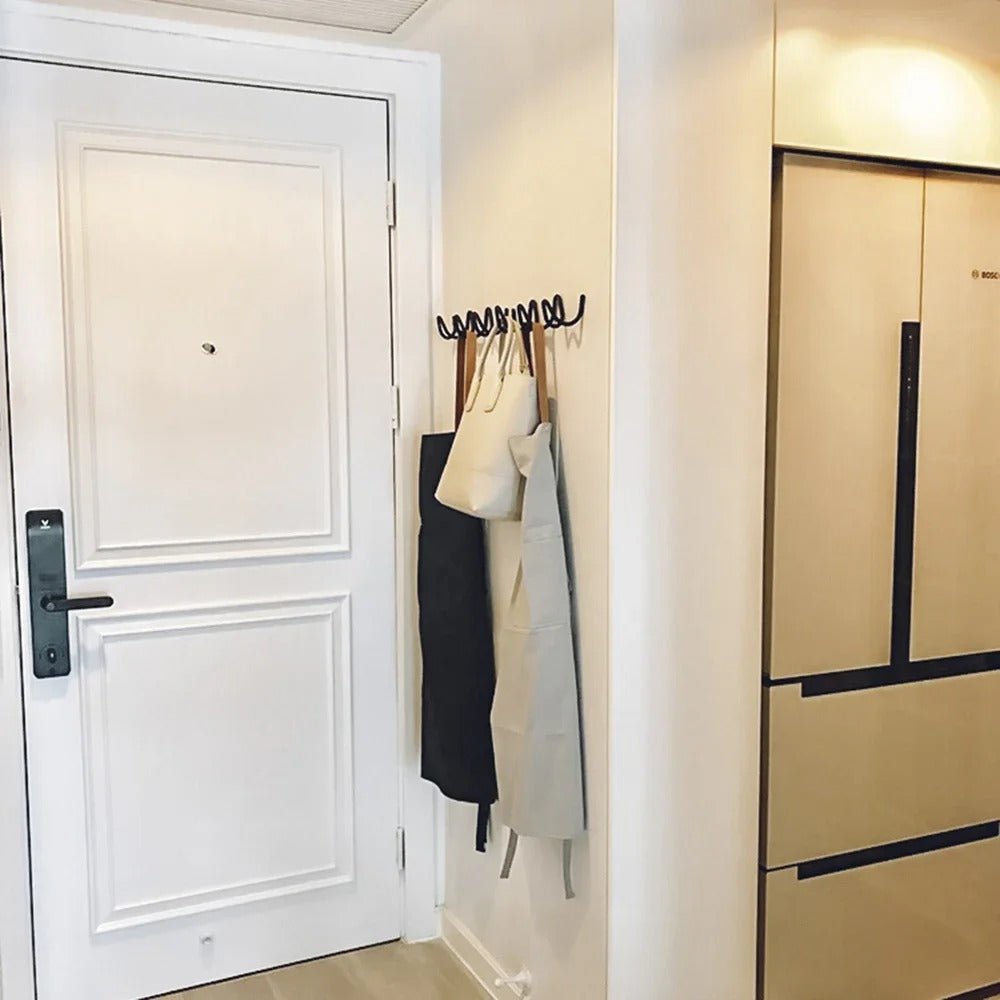 Elegant Sort Vægkrog i Smedejern til Moderne Indretning