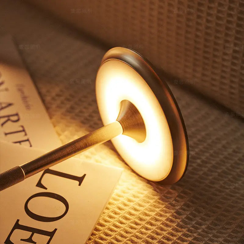 Trådløs Bordlampe med Justerbart Lys - Skab Stemning