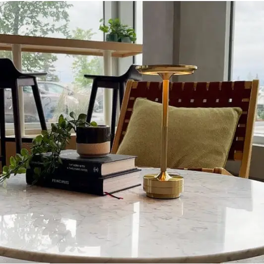 Trådløs Bordlampe med Justerbart Lys - Skab Stemning