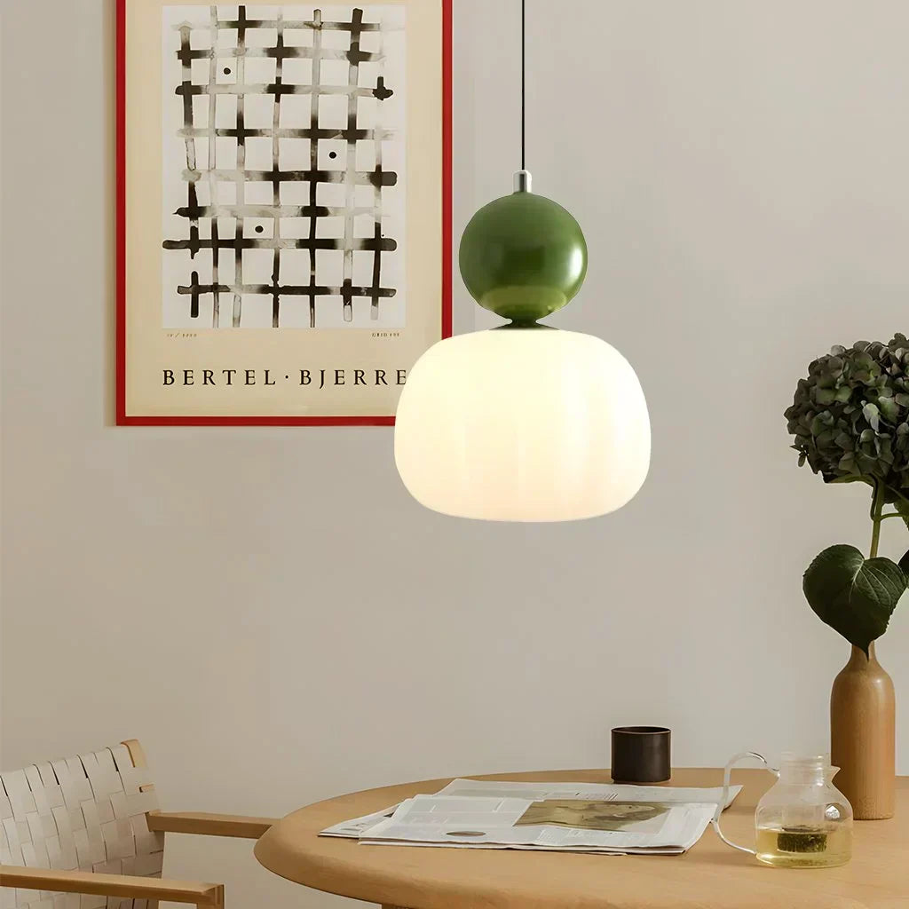 Elegant pendel i art déco-stil med mjuk belysning